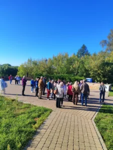 Grupa wyjazdowa podczas wspólnej zbiórki.